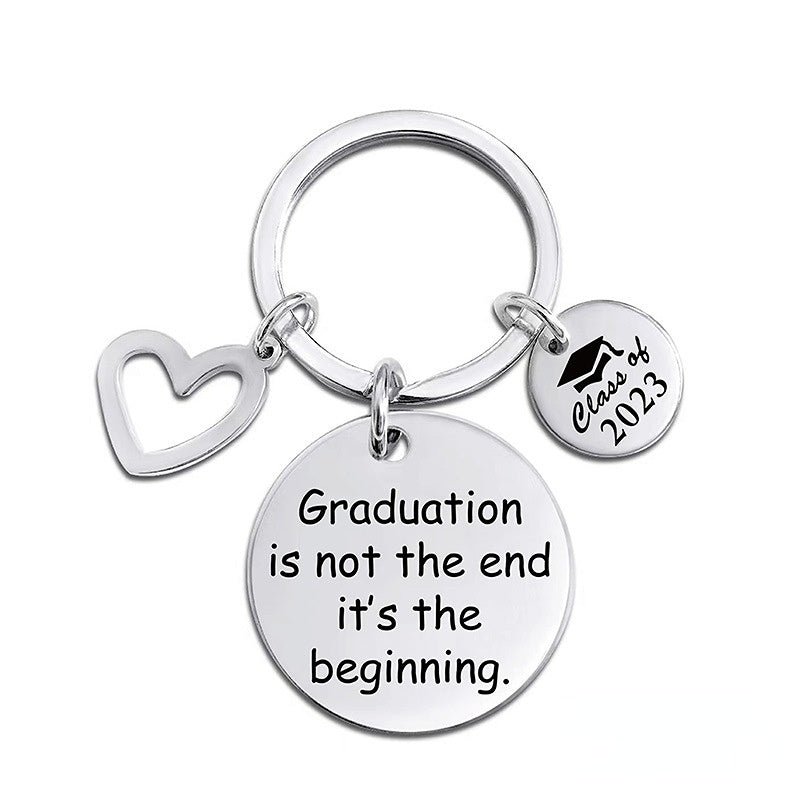Venta al por mayor, regalo de temporada de graduación, letras, tarjeta redonda de acero inoxidable, llavero de corazón